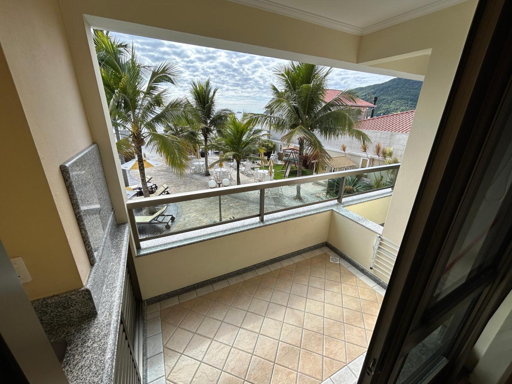Aparthotel Golfinhos 4*